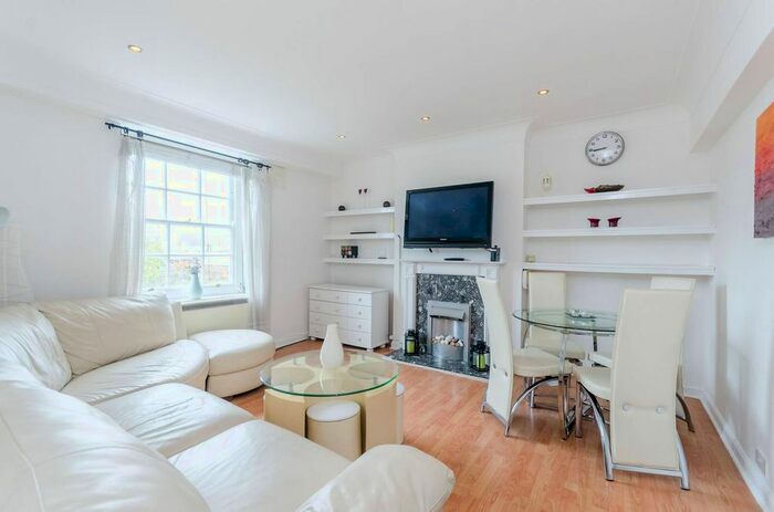 2 Bedroom Flat To Rent In Grove End Road, St John's Wood, London, NW8