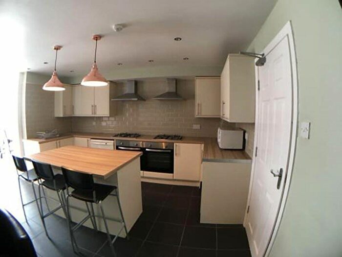 6 Bedroom House To Rent In Kensington Terrace, LS6