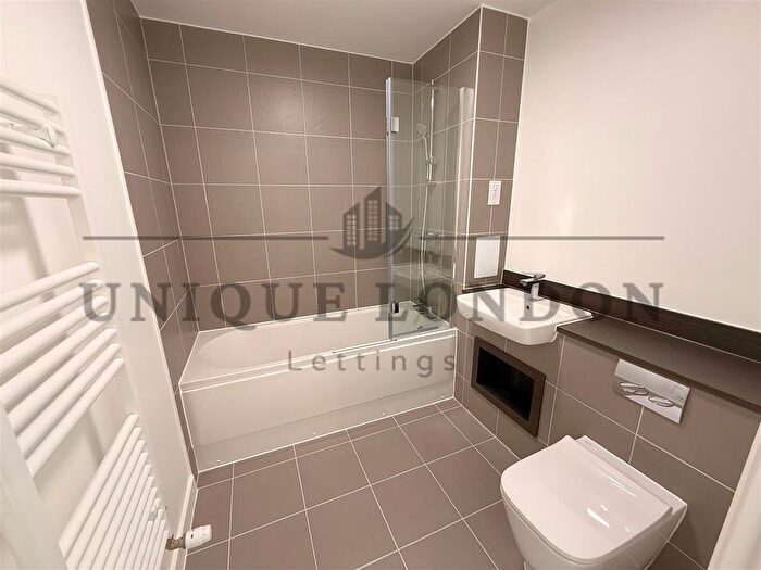 1 Bedroom Flat To Rent In Ilderton Road, Vista Heights, Bermondsey, SE15