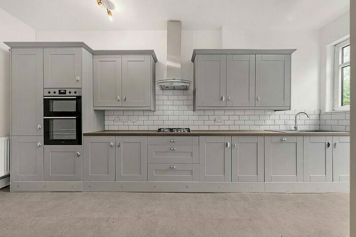 4 Bedroom Semi-Detached House To Rent In Kirkstall Road, Streatham Hill, London, SW2