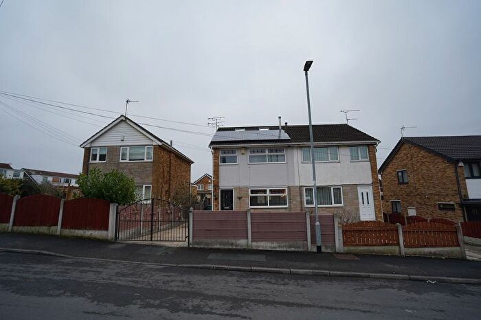 4 Bedroom Semi Detached House For Sale In Topcliffe Mead, Morley, Leeds, LS27