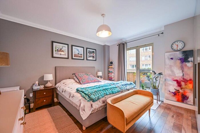 2 Bedroom Flat For Sale In Artichoke Hill, Wapping, London, E1W