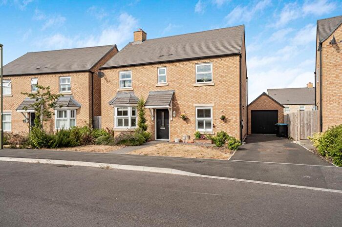 4 Bedroom Detached House For Sale In Pipit Lane, Witney, OX28