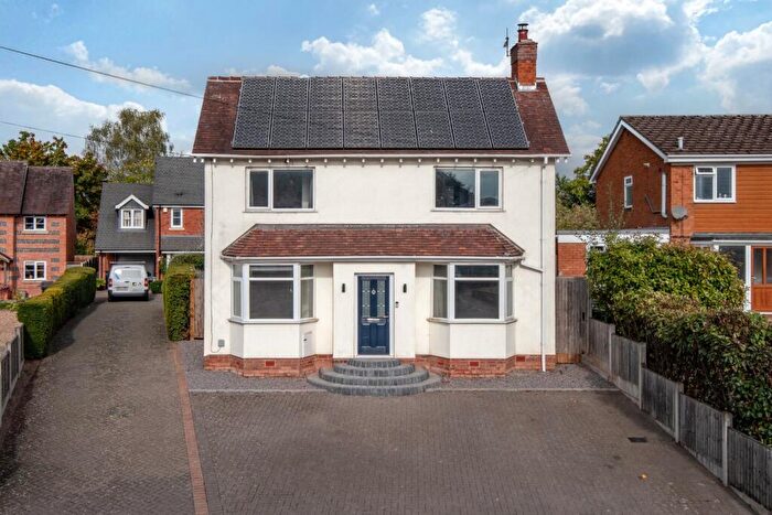 4 Bedroom Detached House To Rent In Stoke Road, Bromsgrove, Worcestershire, B60