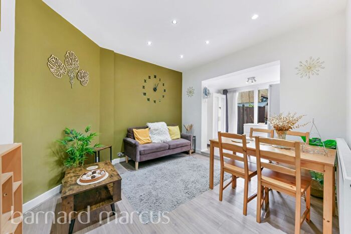 4 Bedroom Property To Rent In Seely Road, London, SW17