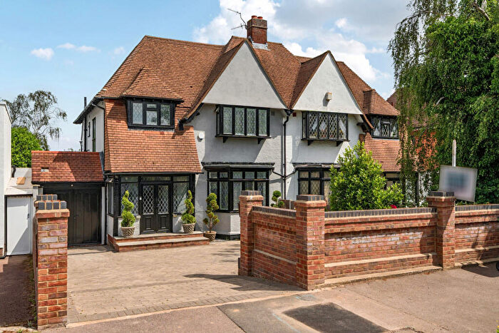 4 Bedroom Semi-Detached House For Sale In Eltham Palace Road, London, SE9