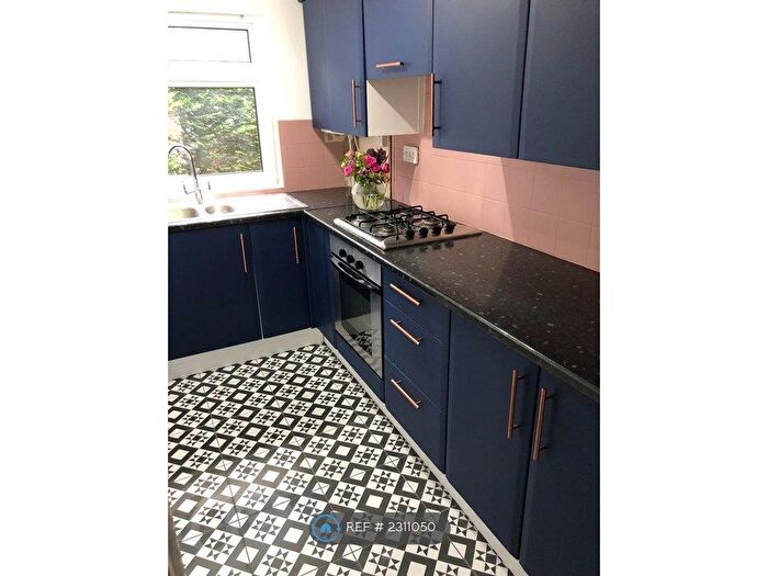 2 Bedroom Flat To Rent In Medill Close, Reading, RG8