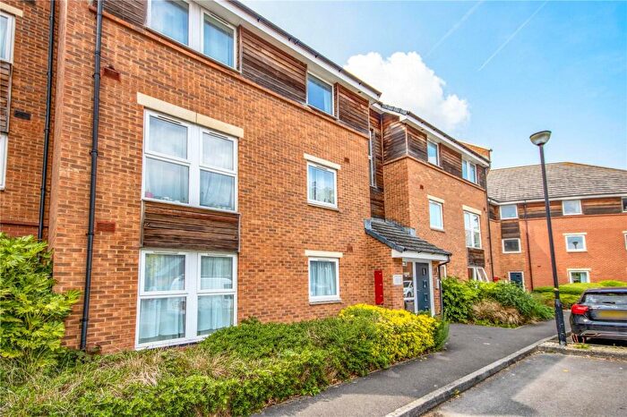 2 Bedroom Apartment For Sale In Chain Court, Old Town, Swindon, Wiltshire, SN1