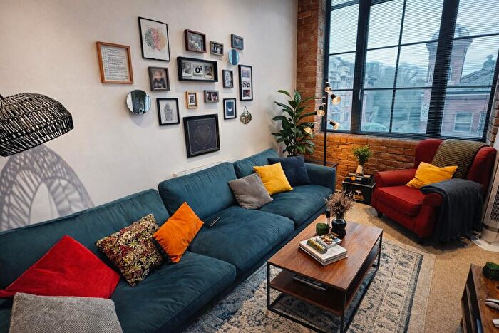 2 Bedroom Flat To Rent In Crispin Lofts, New York Road, Leeds, West Yorkshire, LS2