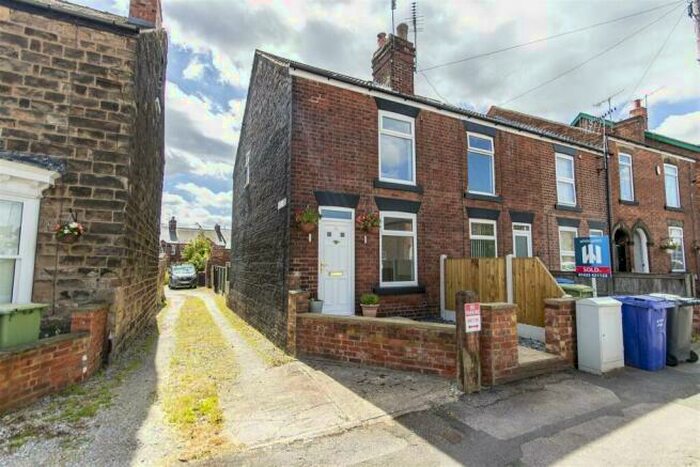 2 Bedroom House To Rent In Old Road, Chesterfield, S40