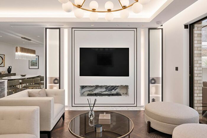 2 Bedroom Flat For Sale In Three Kings Yard, Mayfair, W1K