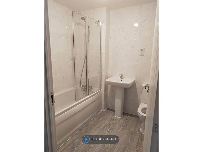 3 Bedroom Semi-Detached House To Rent In Roman Avenue, Exeter, EX1