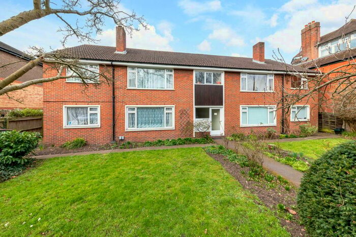 3 Bedroom Flat To Rent In Blyth Road, Bromley, BR1