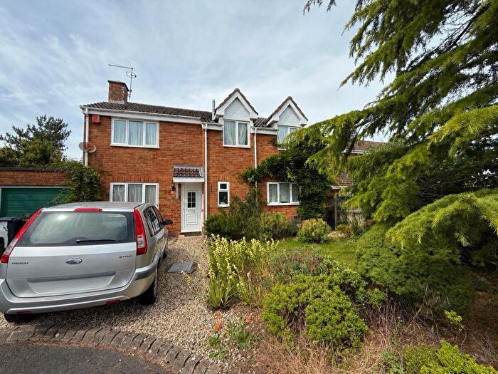 4 Bedroom Detached House For Sale In Brandon Close, Grange Park, SN5
