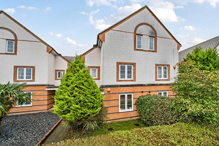 4 Bedroom Semi-Detached House For Sale In Ware Road, Hertford, SG13