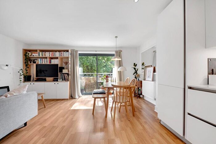 2 Bedroom Apartment To Rent In Nevill Road, London, N16