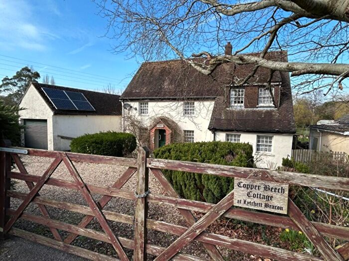 3 Bedroom Cottage For Sale In Old Wareham Road, Corfe Mullen, Wimborne, BH21