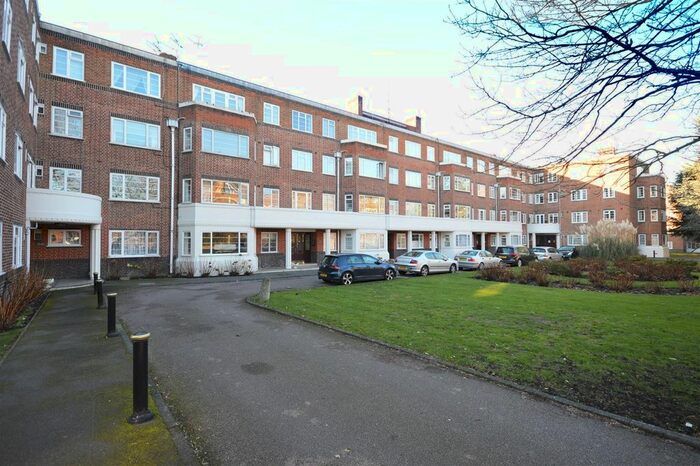 1 Bedroom Flat To Rent In Sheen Court, Richmond, TW10