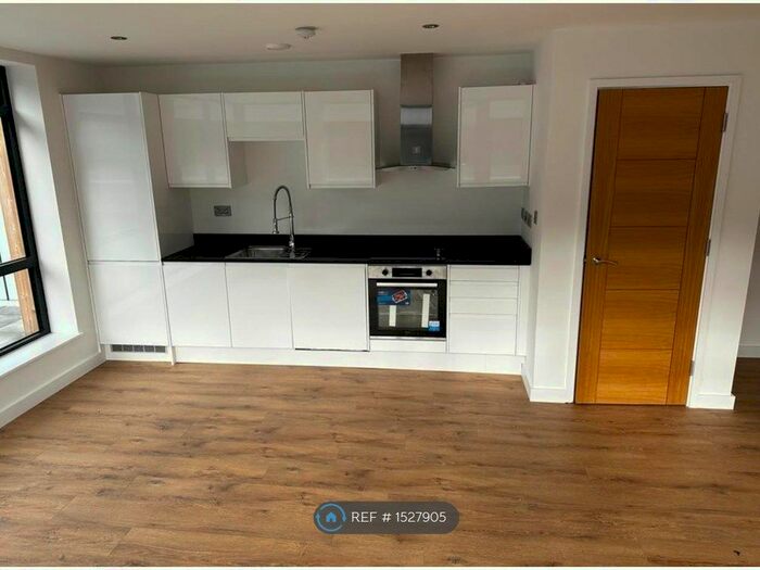 2 Bedroom Flat To Rent In Deepdene House, Dorking, RH5