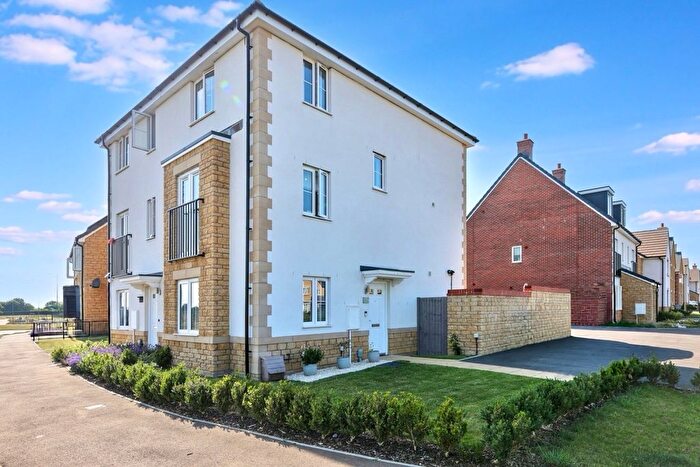 3 Bedroom Semi-Detached House For Sale In Chilton Close, Witney, OX29