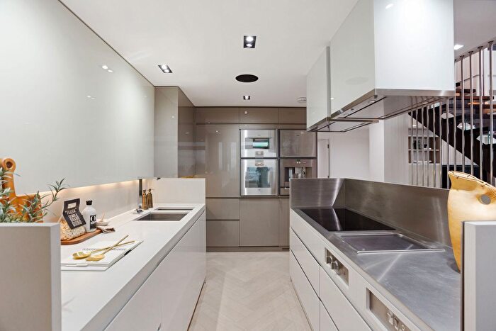 2 Bedroom Flat For Sale In Pan Peninsula Square, London, E14