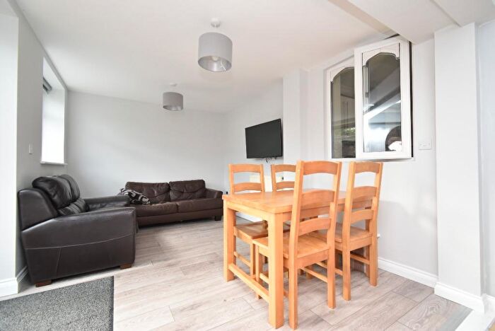 5 Bedroom Semi-Detached House To Rent In Hemlin Close, Earlham, Norwich, NR5