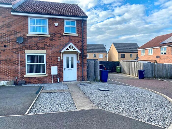 3 Bedroom Semi Detached House For Sale In Goldfinch Road, Easington Lane, Sunderland, DH5