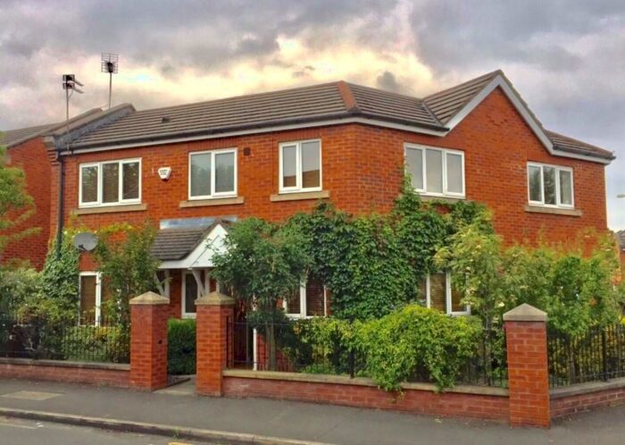 3 Bedroom End Of Terrace House To Rent In Yew Street, Hulme, M15