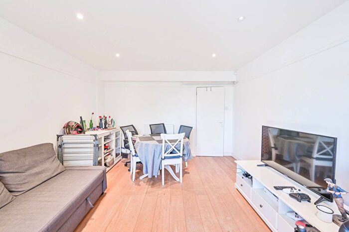 3 Bedroom Flat To Rent In Harben Road, Swiss Cottage, London, NW6