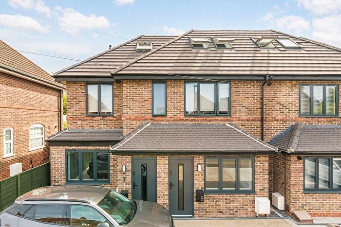 3 Bedroom Flat To Rent In Norman Way, Acton, W3