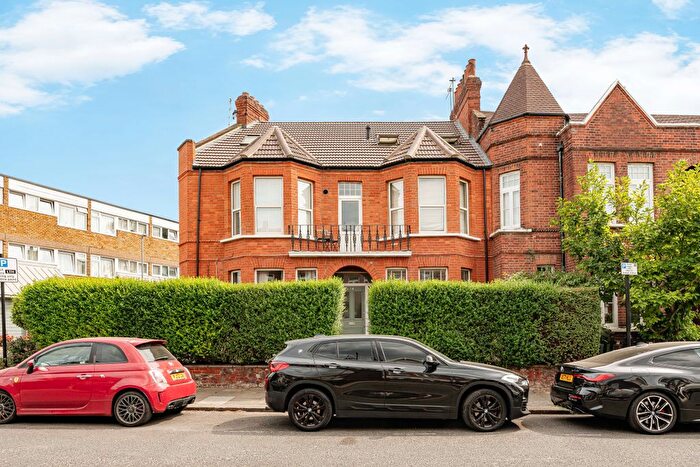Studio For Sale In Halsmere Road, London, SE5
