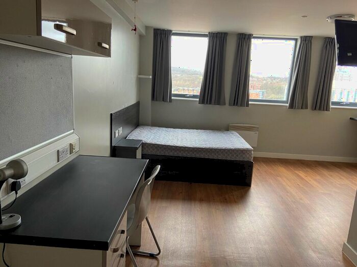 1 Bedroom Apartment To Rent In Queen Street, Sheffield, South Yorkshire, S1