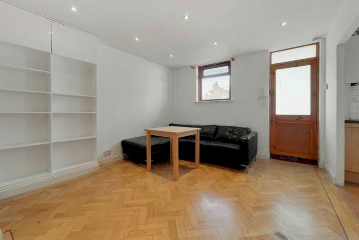 2 Bedroom Flat To Rent In Vanston Place, Fulham Broadway, London, SW6