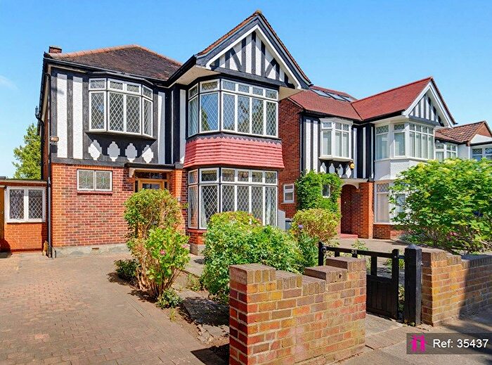 4 Bedroom Detached House To Rent In Baronsmede, Ealing, W5