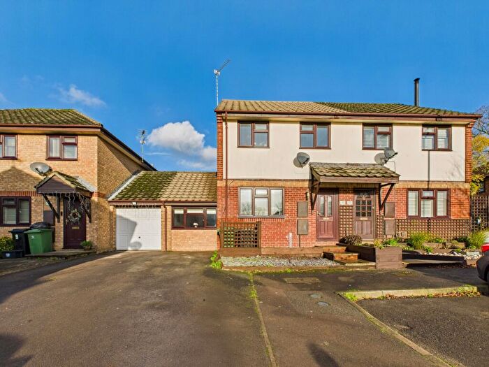 3 Bedroom Semi Detached House For Sale In Derwent Close, Bordon, Hampshire, GU35
