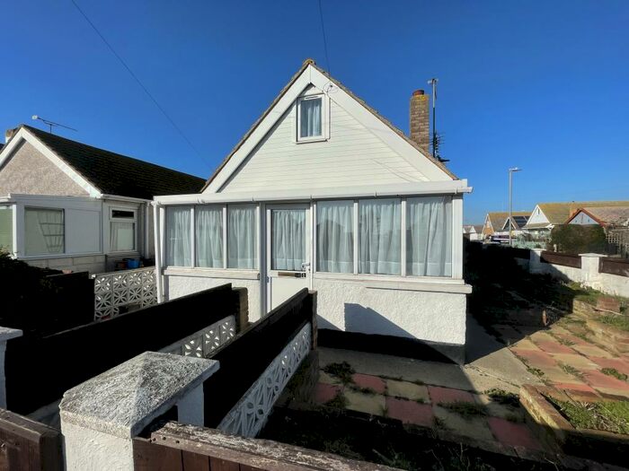 4 Bedroom Bungalow To Rent In Broadway, Jaywick, Clacton-On-Sea, CO15