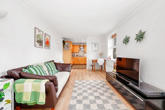 1 Bedroom Flat To Rent In Willow Lodge, Cedars Road, SW4