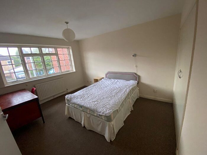 4 Bedroom Semi-Detached House To Rent In Myrtle Grove, Nottingham, NG9