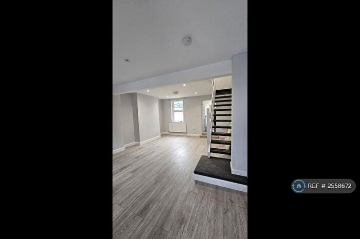 3 Bedroom Terraced House To Rent In Albion Street, Swindon, SN1
