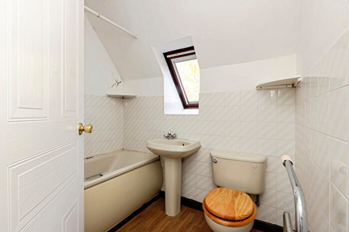 2 Bedroom Apartment To Rent In Teal Wharf, Castle Marina, NG7