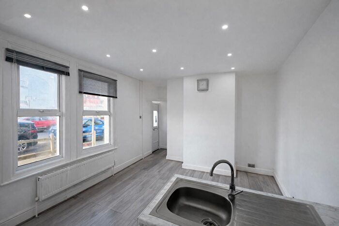 1 Bedroom Flat To Rent In Southview Drive, Westcliff-On-Sea, SS0