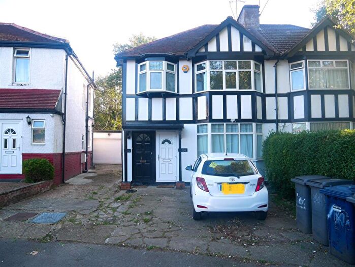 1 Bedroom Apartment To Rent In Elmer Gardens, Edgware, HA8