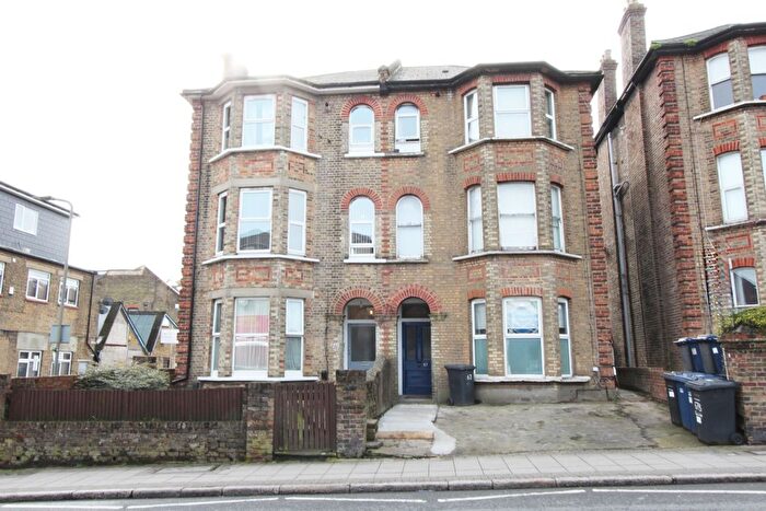 3 Bedroom Flat To Rent In Church Road, London, NW4
