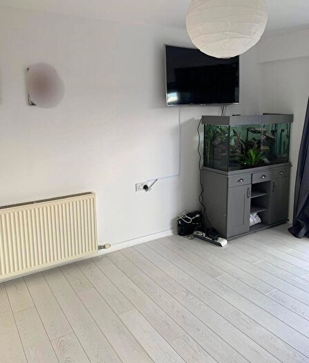 2 Bedroom Apartment For Sale In Victoria Crescent, Royston, Hertfordshire, SG8