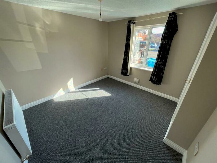 3 Bedroom Terraced House To Rent In Wormley Court, Ellerburn Avenue, Hull, HU6