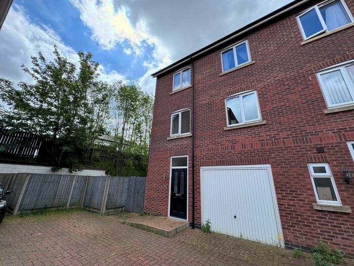 3 Bedroom Town House To Rent In Courtyard Close, Leicester, LE7