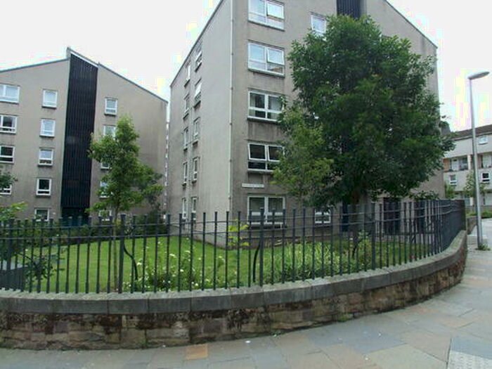 4 Bedroom Maisonette To Rent In Viewcraig Street, Edinburgh, EH8
