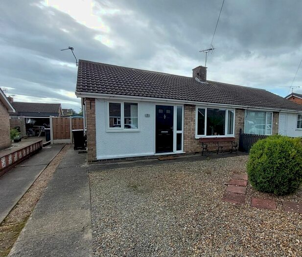 3 Bedroom Semi-Detached Bungalow To Rent In Malvern Close, York, YO32