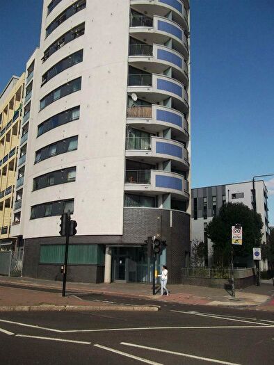 2 Bedroom Flat To Rent In Argyll Point, Burdett Road, Limehouse, Mile End, London, E14