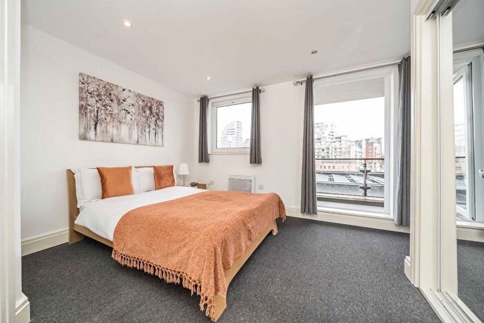 2 Bedroom Flat For Sale In Smugglers Way, London, SW18